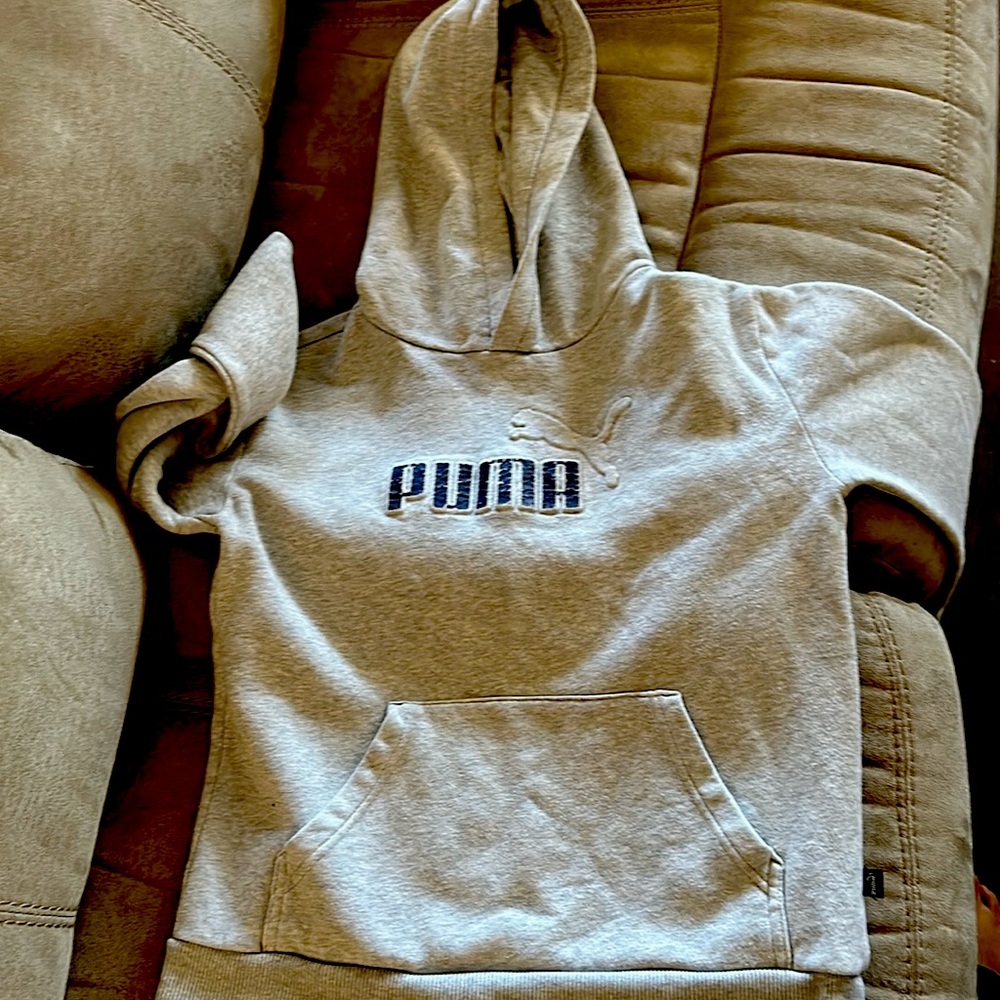Nice hoodie grown out of it trying to sell for cheap
